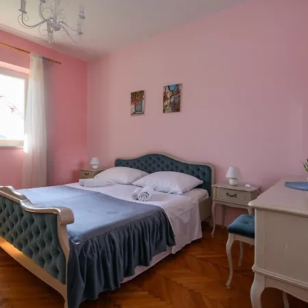 Rosehip Dubrovnik